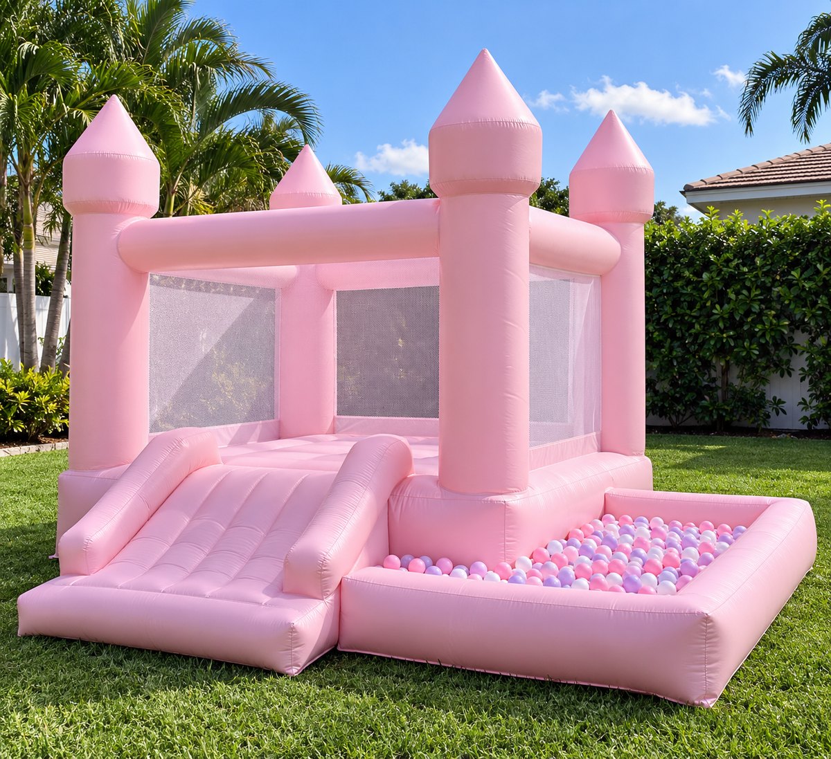 Inflable rosa con resbaladilla y piscina de pelotas a juego